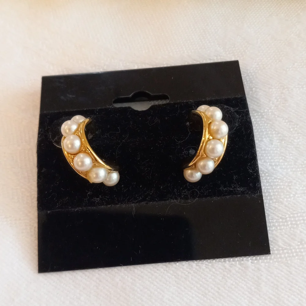 Monet Gold Tone Pearl Earrings - Picture 2 of 4